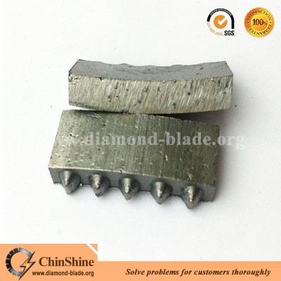 High efficiency zigzag diamond core drill bit segment for drilling reinforced concrete